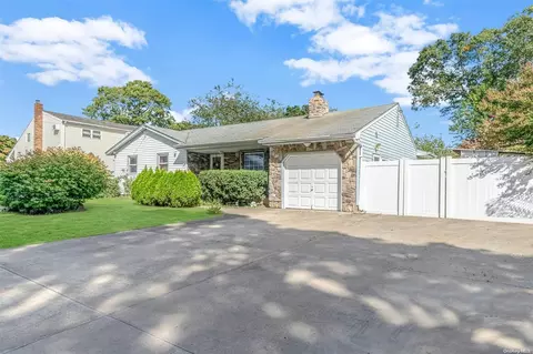 51 Smithtown Polk Blvd, Centereach, NY 11720