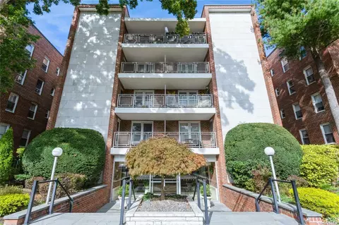 110 Brooklyn Ave #2A, Freeport, NY 11520