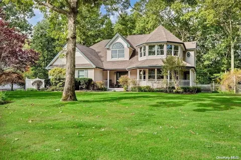 6 Casey Ln, Mount Sinai, NY 11766