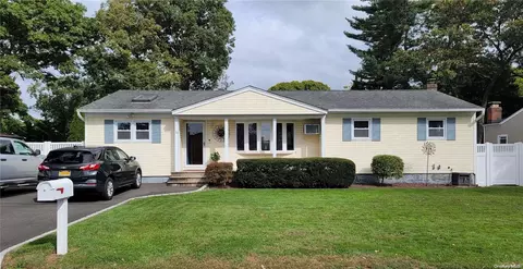23 Virginia Ct, Sayville, NY 11782