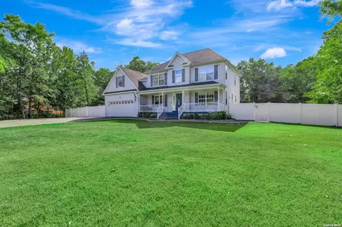 2 Old Saddle Rd, Ridge, NY 11961