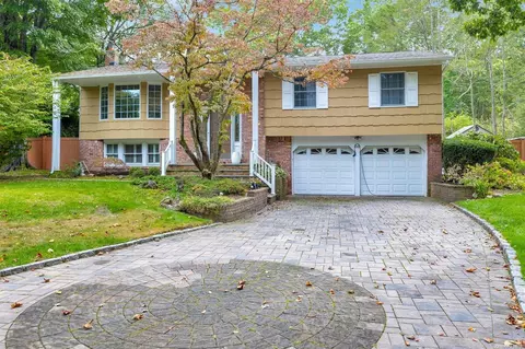 66 Gannet Dr, Commack, NY 11725