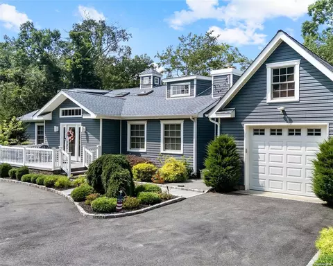 14 Fern Ave, Riverhead, NY 11901