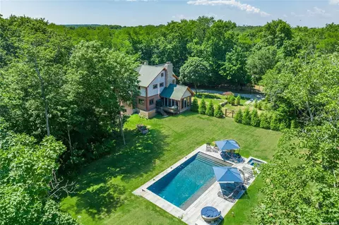 215 Colony Rd, Southold, NY 11971
