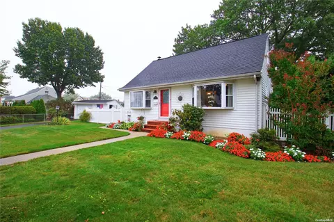 11 Farmedge Rd, Bethpage, NY 11714