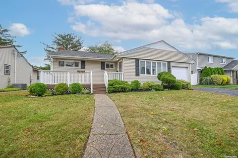 3813 Locust Ave, Seaford, NY 11783