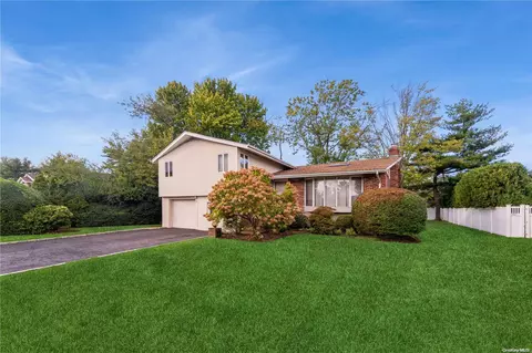 6 Saratoga Dr, Jericho, NY 11753