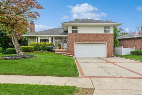 109 Betty Rd, North Hempstead, NY 11040