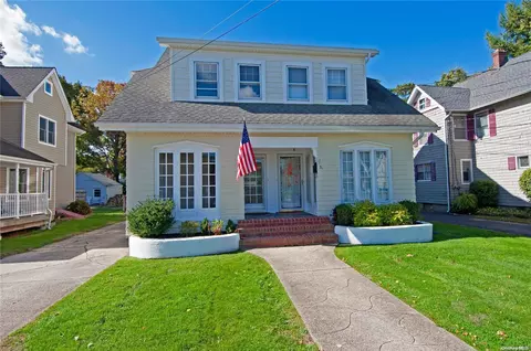 31 Highland Ct, Huntington, NY 11743