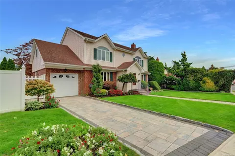 100 Salem Rd, Valley Stream, NY 11580
