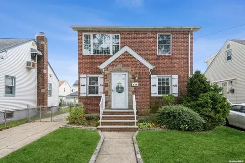 537 N 7th St, North Hempstead, NY 11040