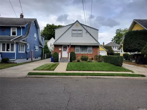 14 Concord St, Floral Park, NY 11001