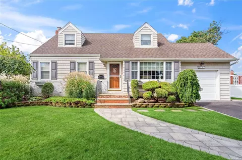 13 Frances Ln, Massapequa Park, NY 11762