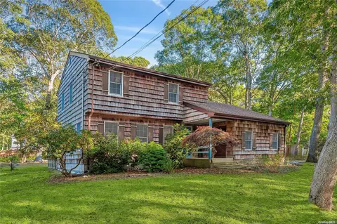 18 Windwood, Westhampton, NY 11977