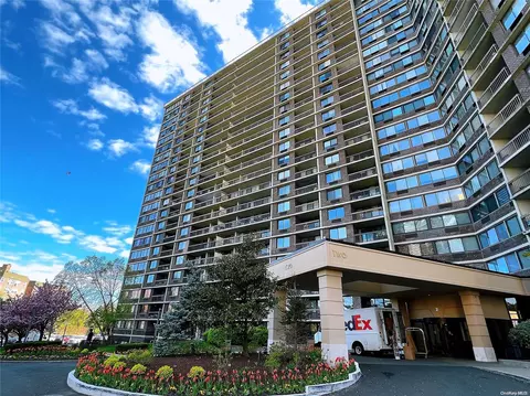 2 Bay Club Dr #17E, Bayside, NY 11360