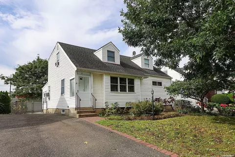 1200 Slabey Ave, Valley Stream, NY 11580