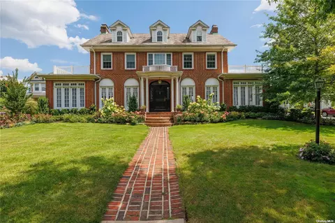 149 Hempstead Ave, Rockville Centre, NY 11570