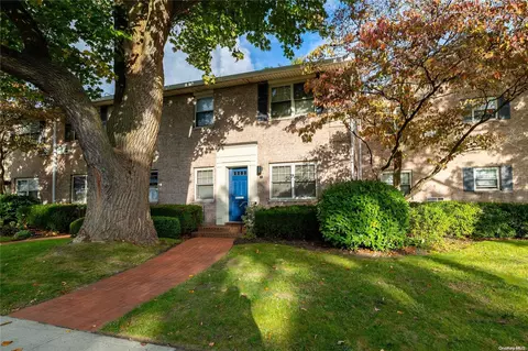 1 N Lewis Pl #1A, Rockville Centre, NY 11570