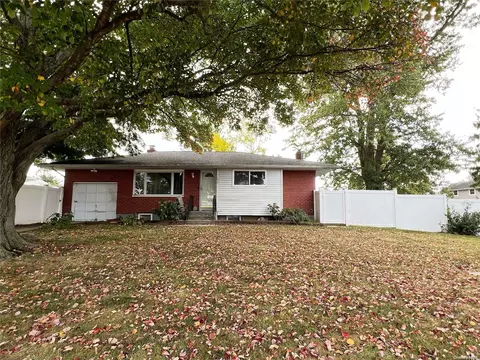 240 Lake Ave, Deer Park, NY 11729