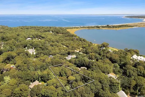 7 Harvest Ln, East Hampton, NY 11937