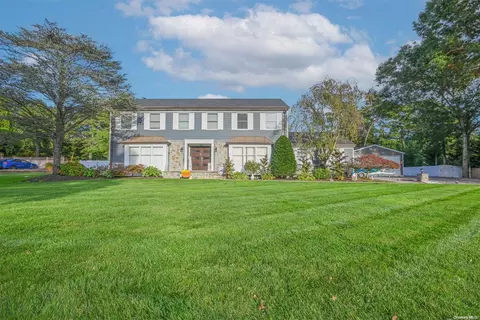 21 Stacy Dr, Port Jefferson Station, NY 11776