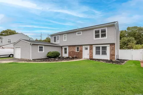 68 San Rafael Ave, Holbrook, NY 11741