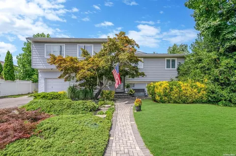 366 W 23rd St, Deer Park, NY 11729