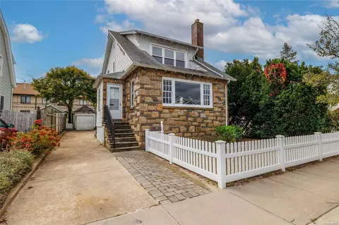 636 E Penn St, Long Beach, NY 11561