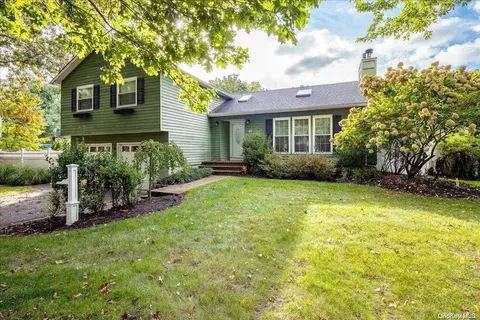 16 Oxford Dr, Port Jefferson Station, NY 11776