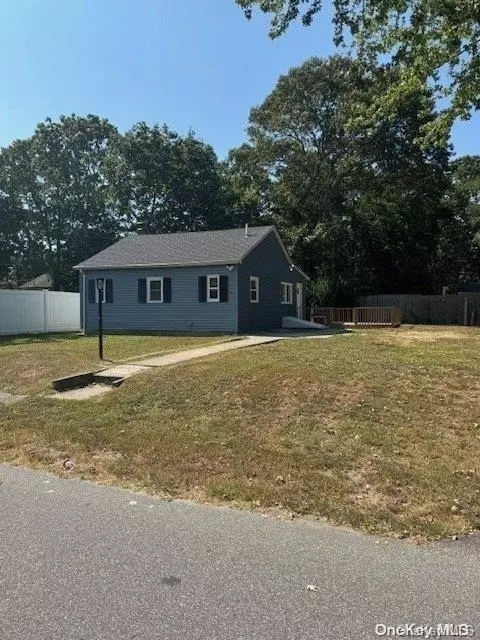 40 Johns Neck Rd, Shirley, NY 11967