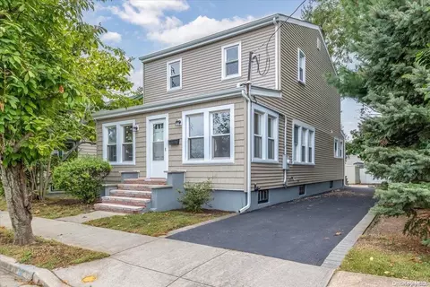 187 Plainview Rd, Hicksville, NY 11801