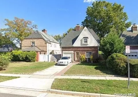 38 Surrey Ln, Hempstead, NY 11550