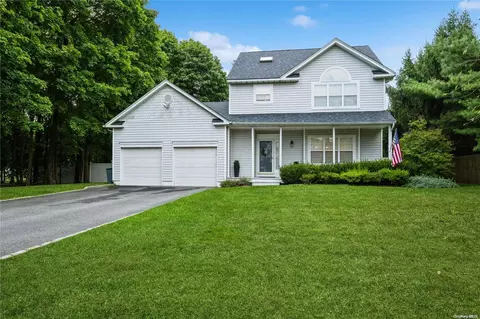 3 Longfield Dr, East Northport, NY 11731
