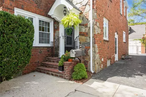 116 Iris Ave, Floral Park, NY 11001