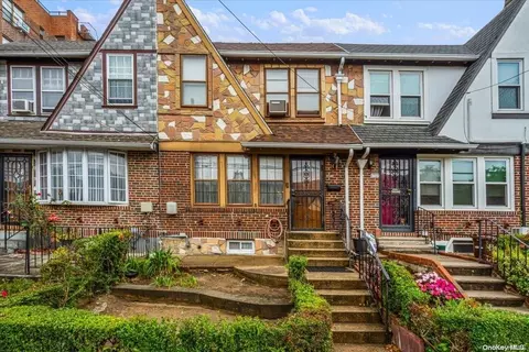 67-89 Clyde St, New York, NY 11375