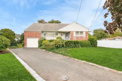 1596 Milburn Ct, Wantagh, NY 11793