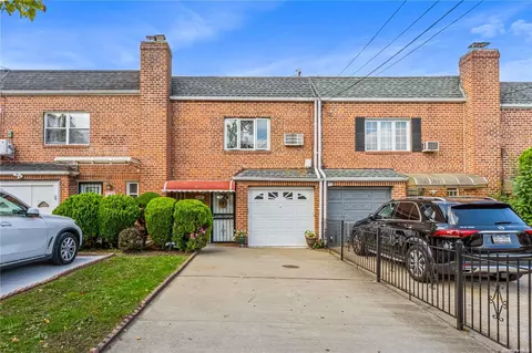 69-27 53rd Ave, Maspeth, NY 11378