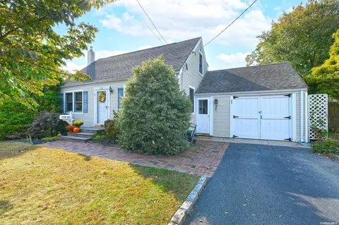 200 New York Ave, Smithtown, NY 11787