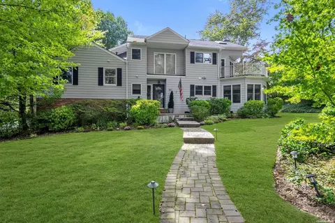 92 Longview Rd, North Hempstead, NY 11050