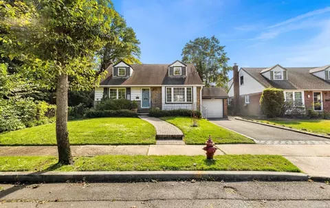 198 Hillside Ave, North Hempstead, NY 11501