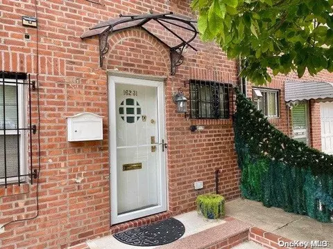 162-31 73rd Ave, New York, NY 11366