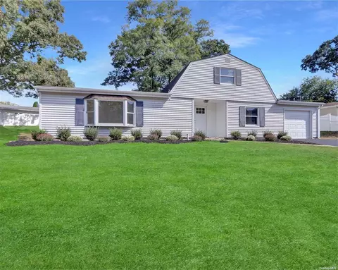 1343 Waverly Ave, Farmingville, NY 11738