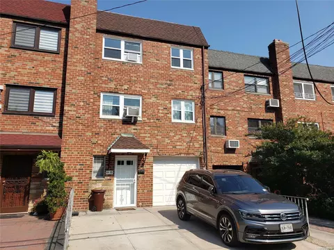 64-05 60th Pl, New York, NY 11385