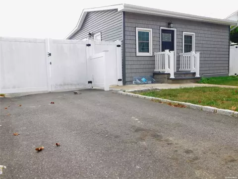 133 46th St, Lindenhurst, NY 11757