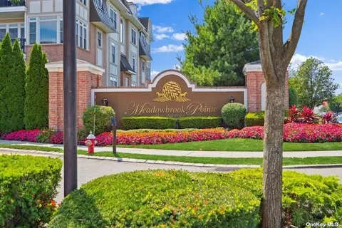 325 Roosevelt Way #325, North Hempstead, NY 11590