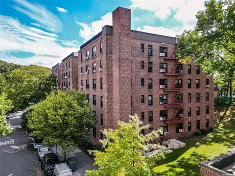 83-30 98th St #1A, New York, NY 11421