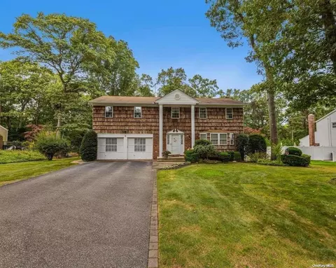 6 Capitol Ct, Hauppauge, NY 11788