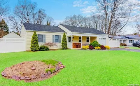54 Patricia Ln, Centereach, NY 11720