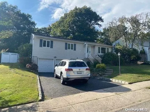 30 Olive Ct, Farmingville, NY 11738