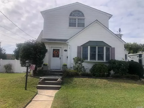 2854 Beverly Rd, Oceanside, NY 11572